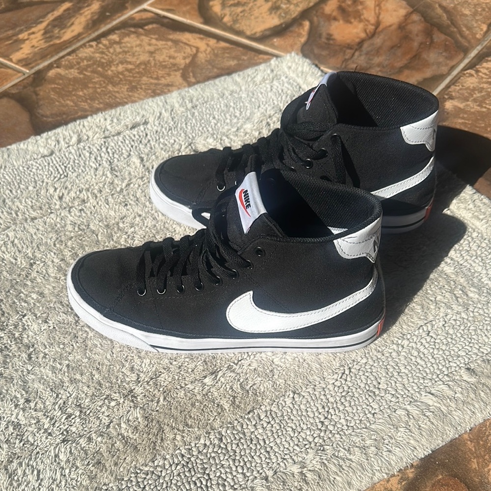 Nike Men's Black and White High-Top Sneakers
